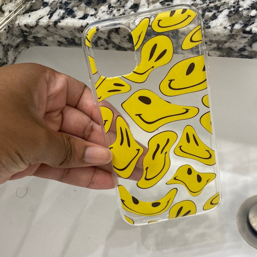 iphone 11 smiley case